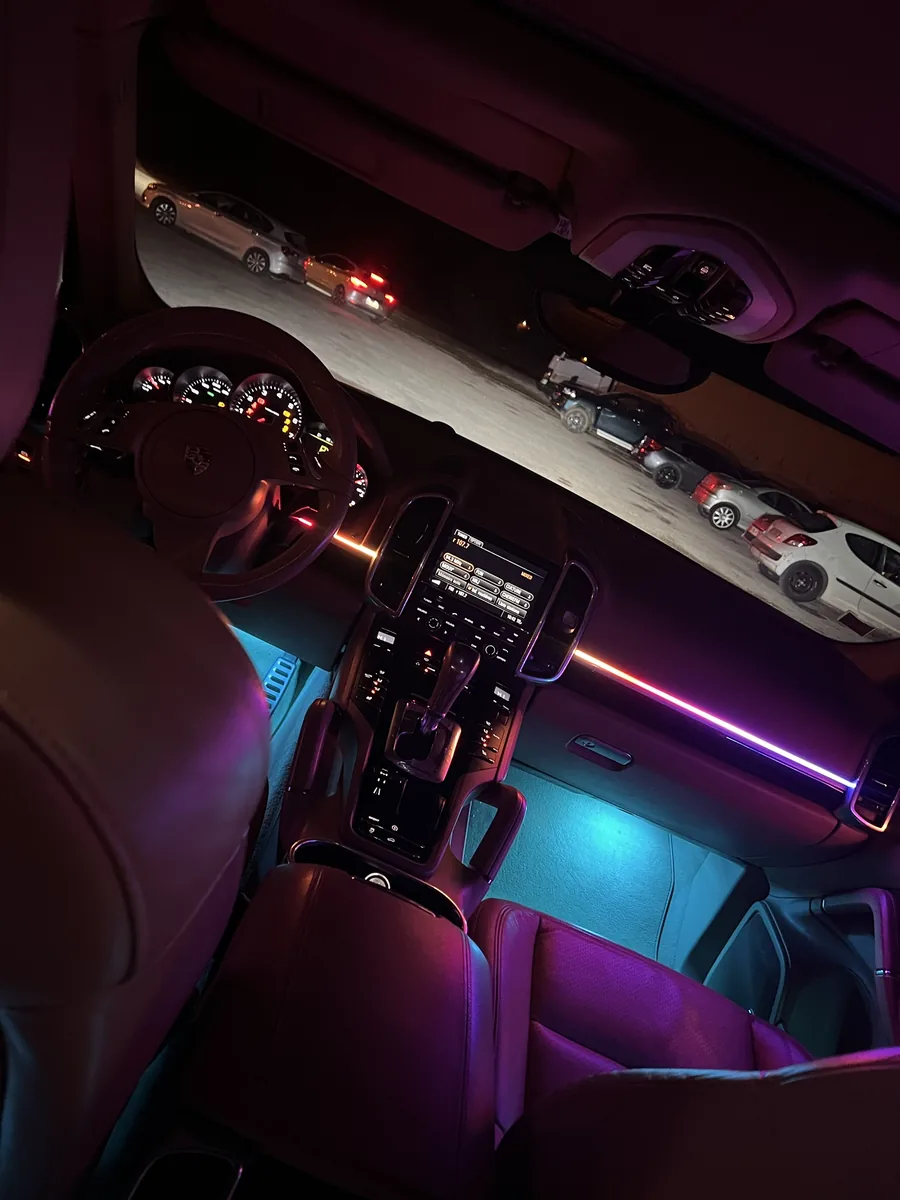Porsche Cayenne : éclairage d'ambiance LED, vue côté passager